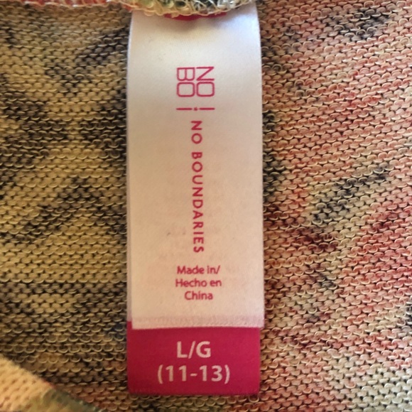 Aztec designed blouse - Picture 2 of 3